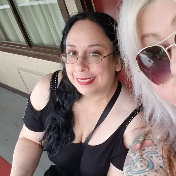 Meet your Posher, Stefanie - Picture 1 of 1